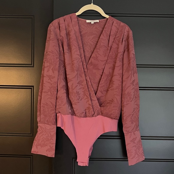 FAVORITE DAUGHTER The Date Blouse Bodysuit Rose Mauve Floral - Picture 4 of 6